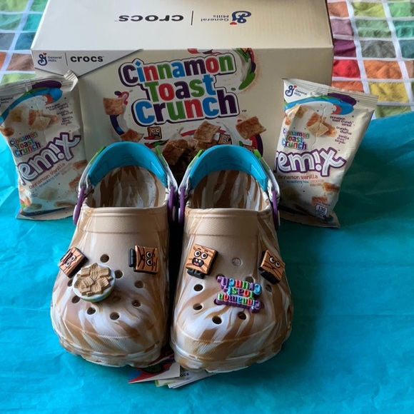 š„£ CROCS x CINNAMON TOAST CRUNCHš„£ NWT š„£ - Picture 10 of 16